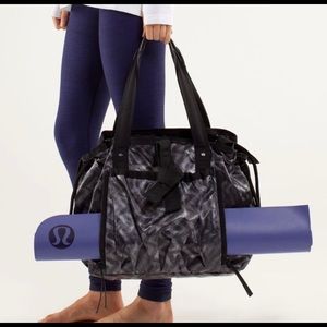 Lululemon OM Large Tote Bag Blazer Print